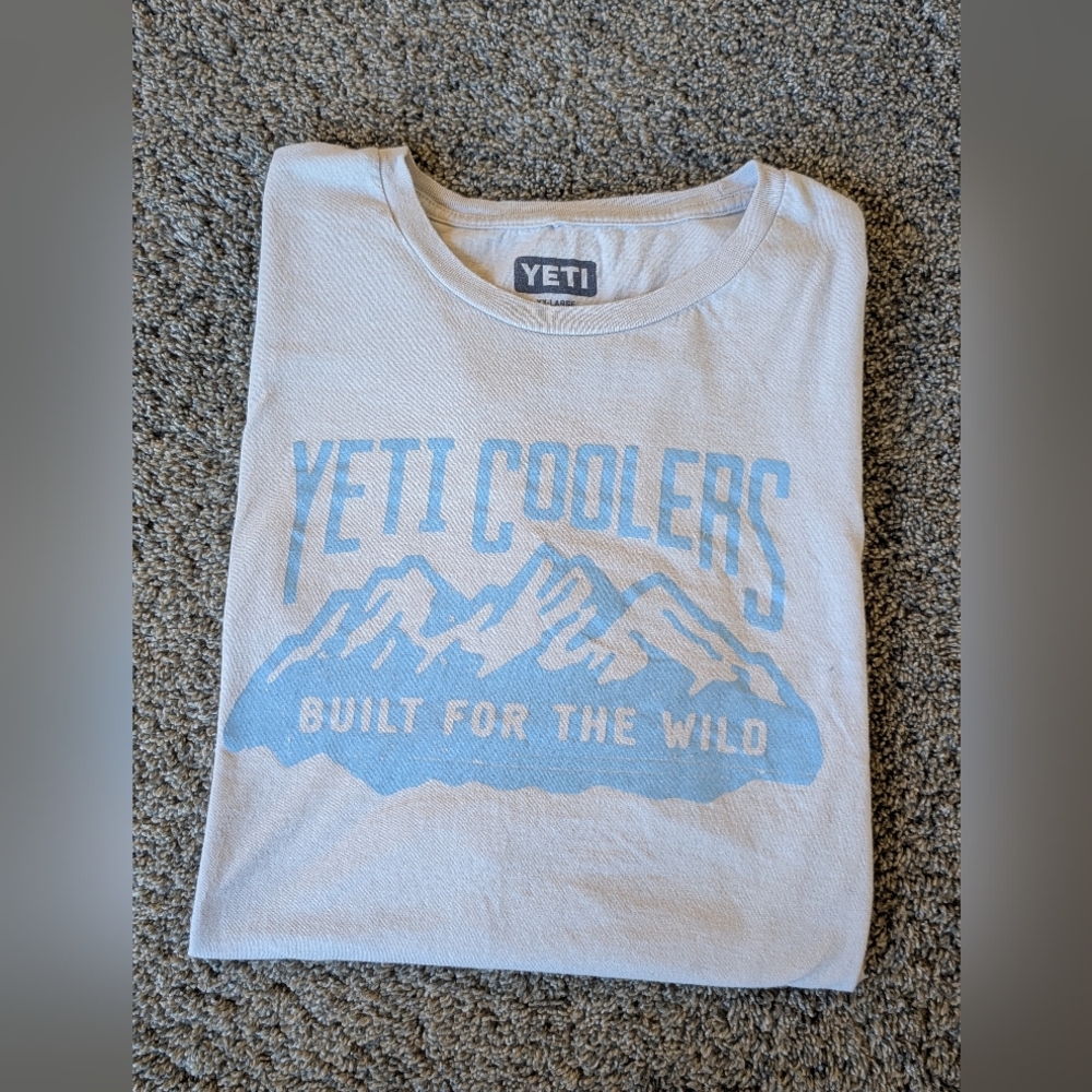 YETI WOMEN'S Tee with Blue Mountain Graphic